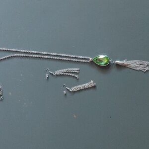 Elegant Since Tassel Green Pendant Necklace and Earring Set NWOT
